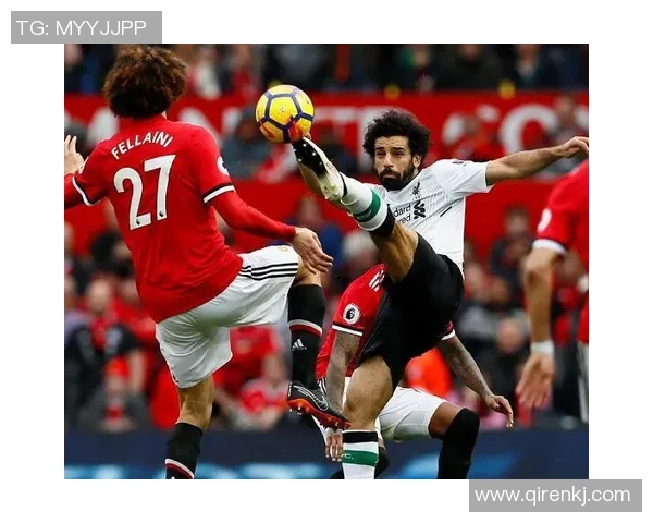 巴萨与米兰激战中争议判罚引发球迷热议与媒体关注