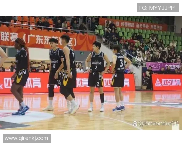 日本女篮与韩国女篮激战正酣谁能在亚洲赛场上笑到最后